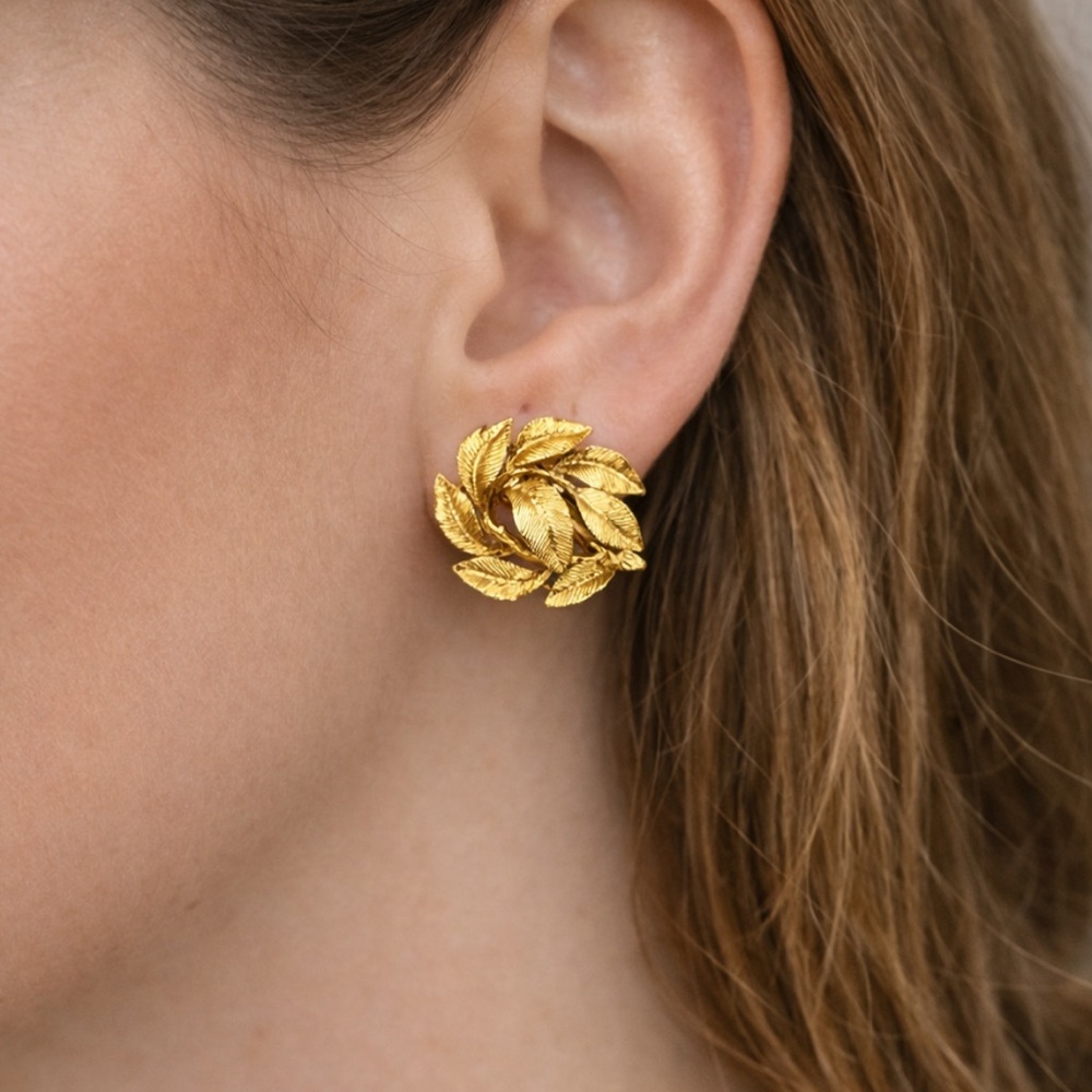 VTG Napier Gold Wreath Leaf Cluster Earrings - Screw Back